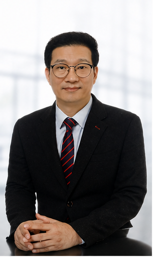 고객의 이야기를 차분히 듣는 보험 전문가 김보험
